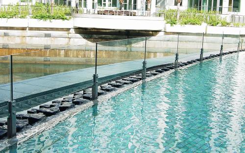 Caribbean_glassrailings.JPG